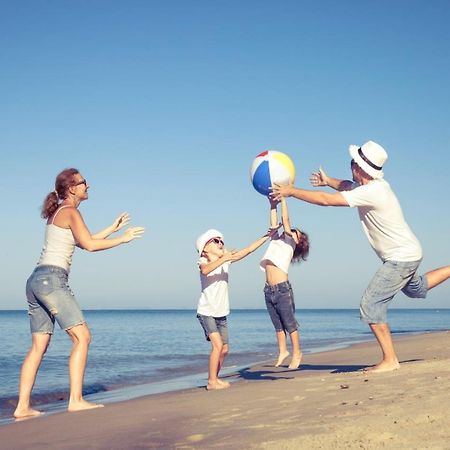 Blue Dolphin Holiday Park Gristhorpe Экстерьер фото