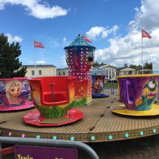 Blue Dolphin Holiday Park Gristhorpe Экстерьер фото