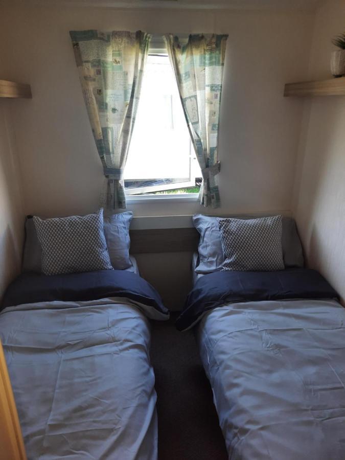Blue Dolphin Holiday Park Gristhorpe Экстерьер фото
